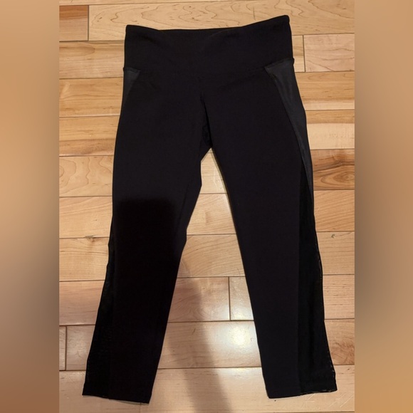 ALO Yoga Pants - ALO YOGA CAPRI LEGGINGS